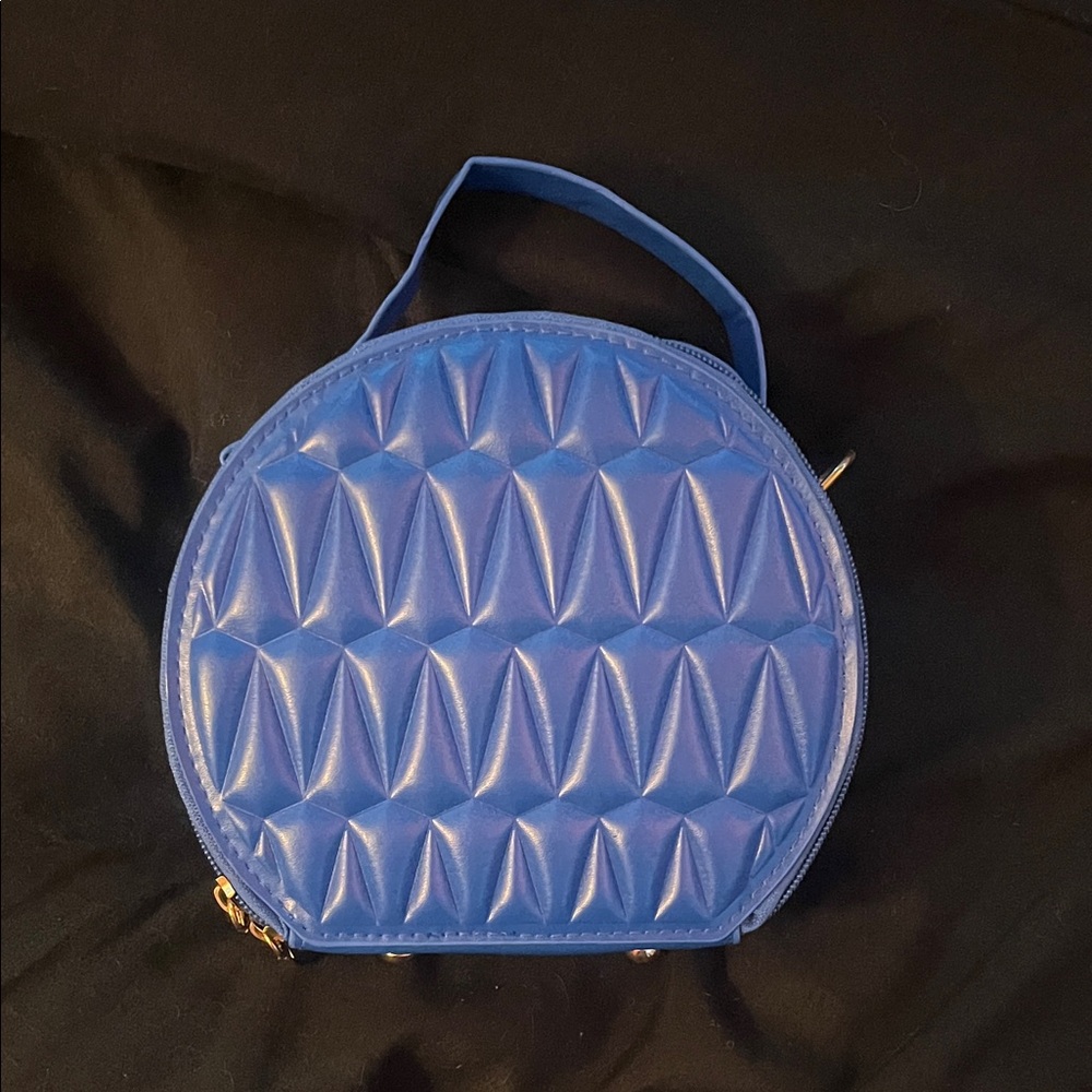 Elegant Blue Quilted Cosmetic Bag